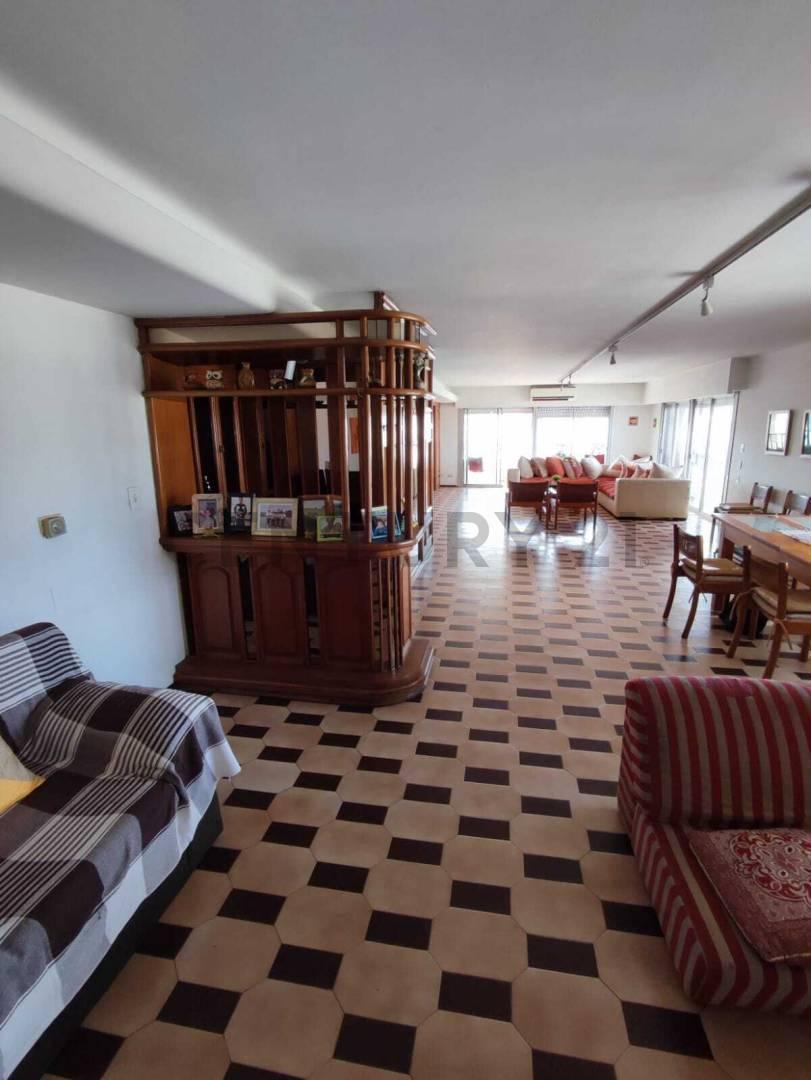 Venta Dpto 4 Dorm y 2 Cocheras B° Centro 5