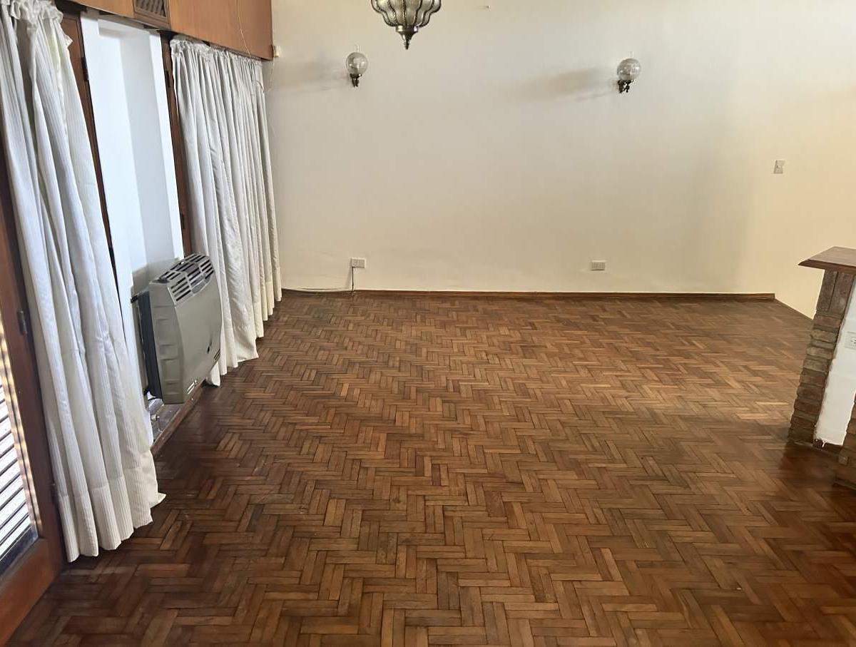 Foto de VENTA CASA CON PILETA Y GRAN PATIO- VILLA BELGRANO COD 4, imagen 3