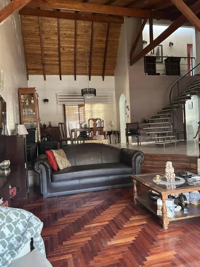 CASA CATEGORIA CON INCREIBLE PATIO- B SANTA CLARA DE ASIS 5