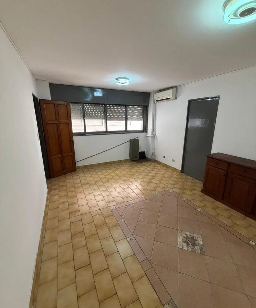 SE ALQUILA! Departamento 2 dormitorios en Alberdi 4