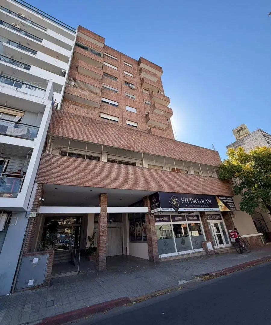 SE ALQUILA! Departamento 2 dormitorios en Alberdi 5