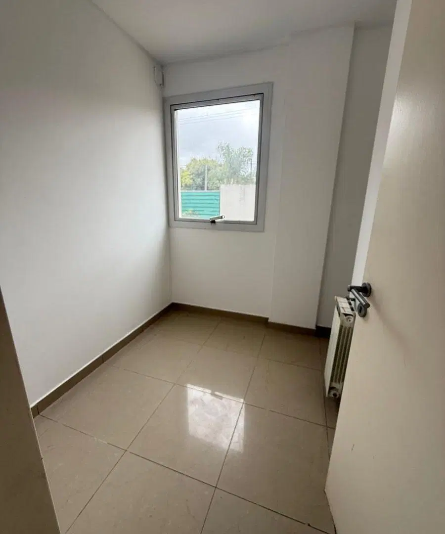 SE ALQUILA!! Departamento 3 dormitorios con Balcón y Cochera 5