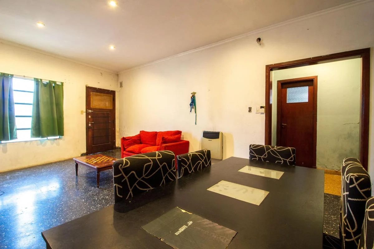 Foto de Casa 3 ambientes con fondo y piscina, imagen 2