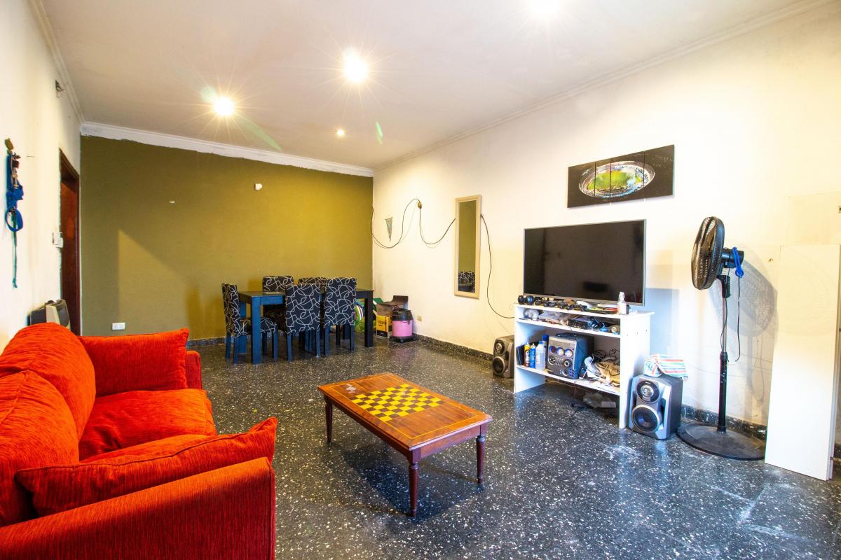 Foto de Casa 3 ambientes con fondo y piscina, imagen 3