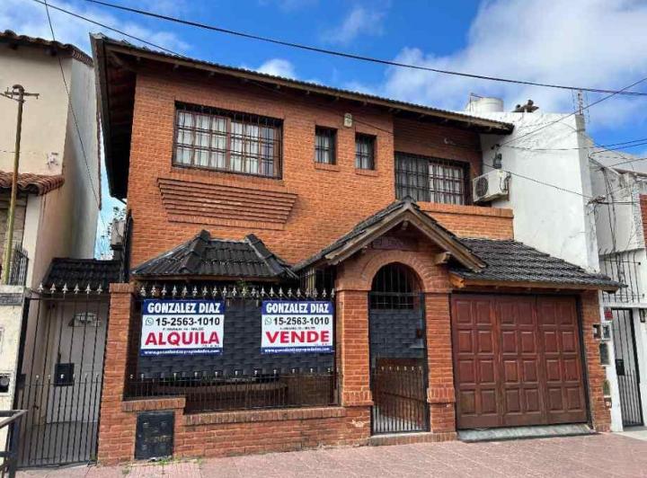 Casa 4 ambientes en Villa Dominico 1