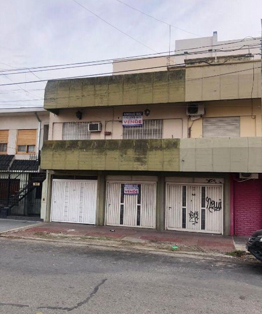 Departamento en PH con cochera en Wilde Centro