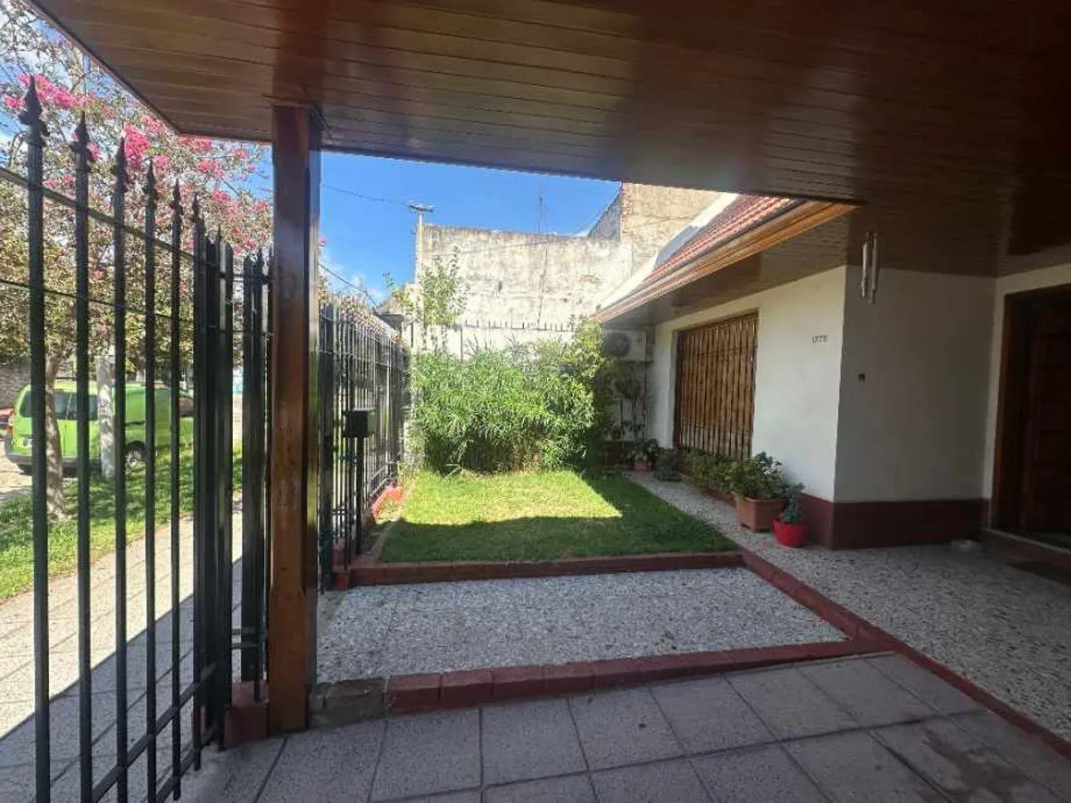 Hermosa casa 4 ambientes en 2 plantas 3