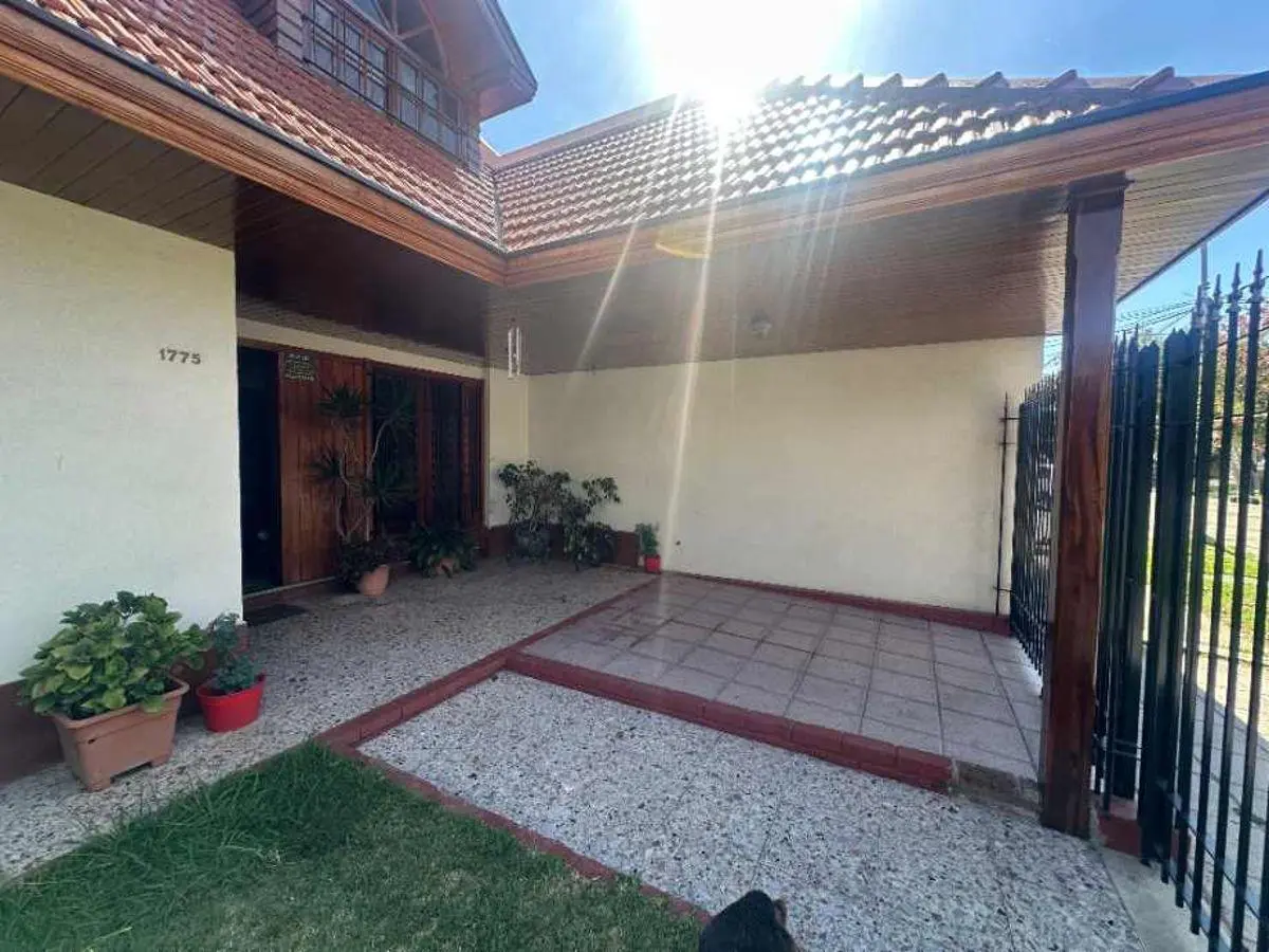 Hermosa casa 4 ambientes en 2 plantas 2