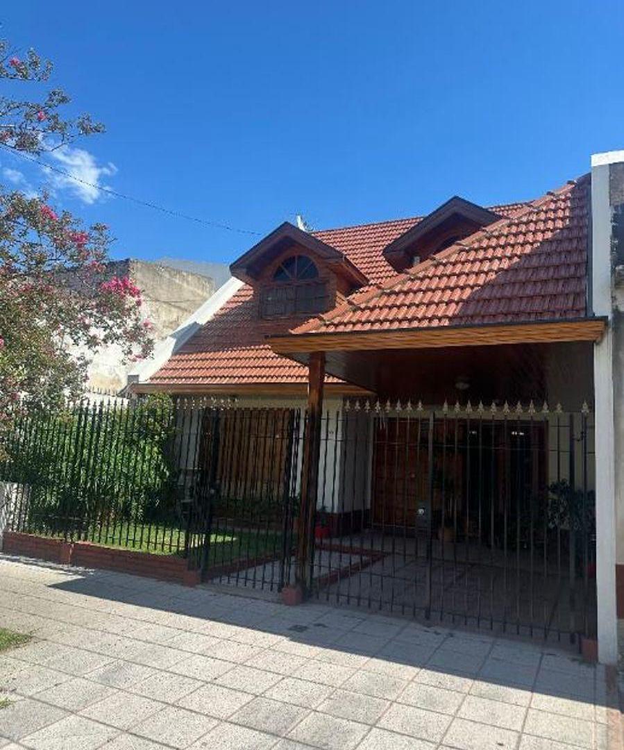 Hermosa casa 4 ambientes en 2 plantas