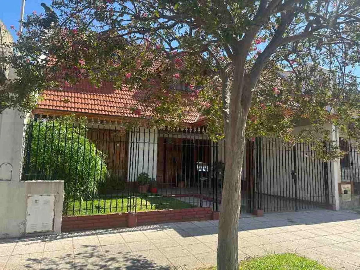 Hermosa casa 4 ambientes en 2 plantas 4