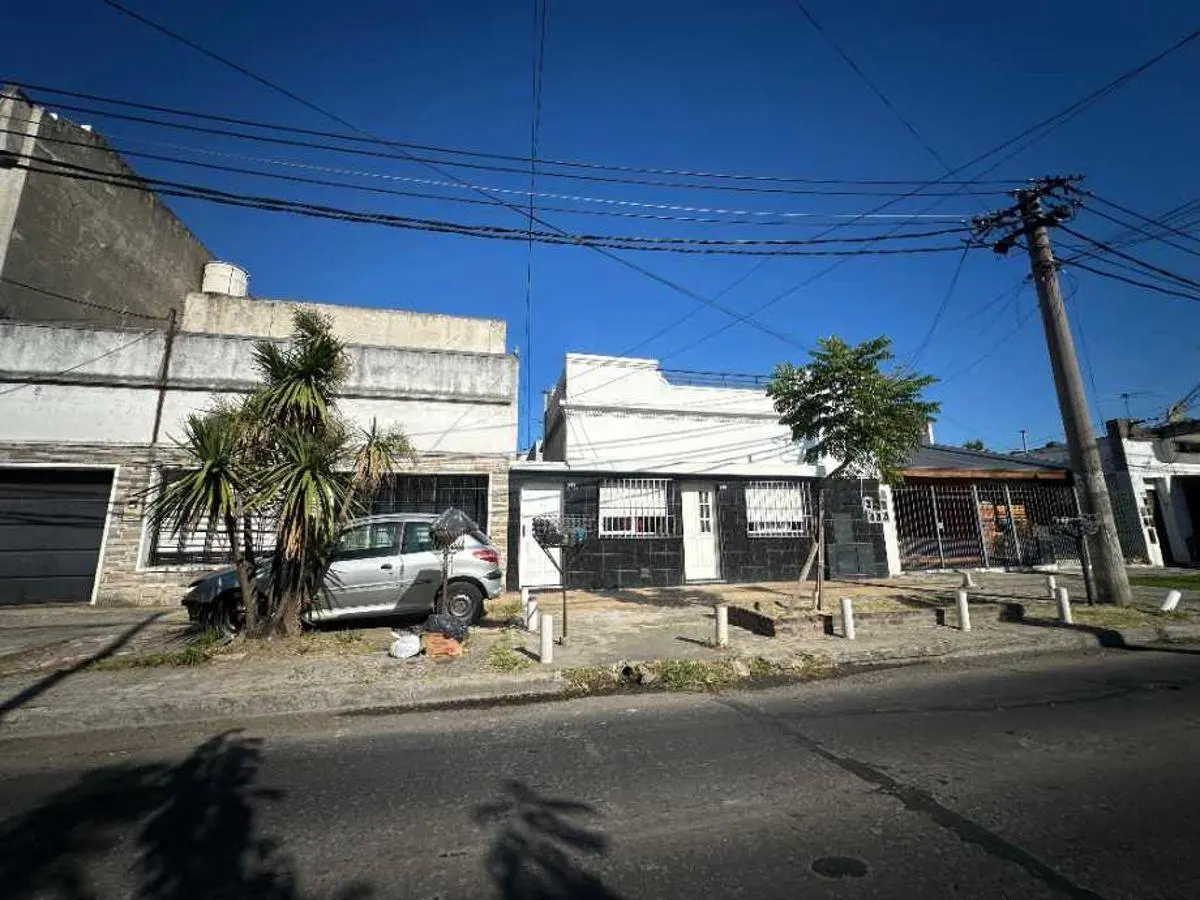 Departamento tipo casa 2 ambientes en Sarandi 4