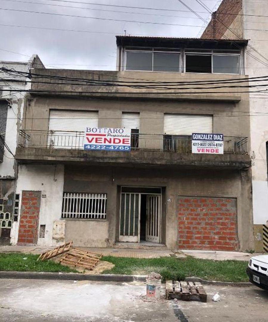 Casa 5 ambientes en 2 plantas en Avellaneda