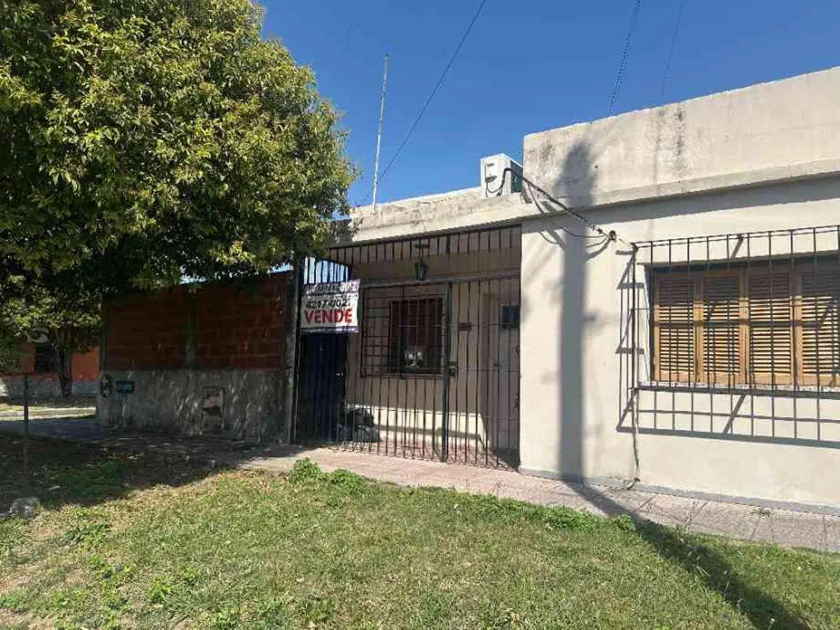 Casa 3 ambientes en Villa Dominico 2