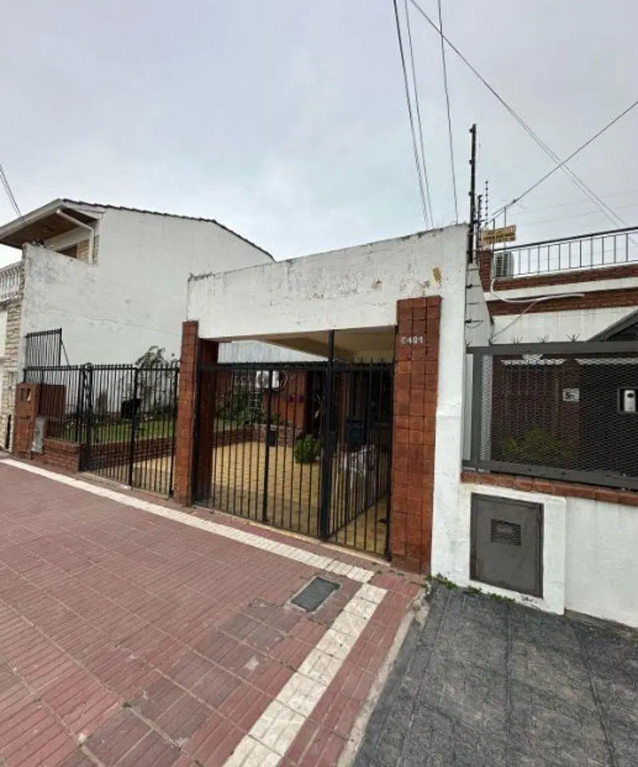 Departamento tipo casa 2 ambientes en Wilde 3