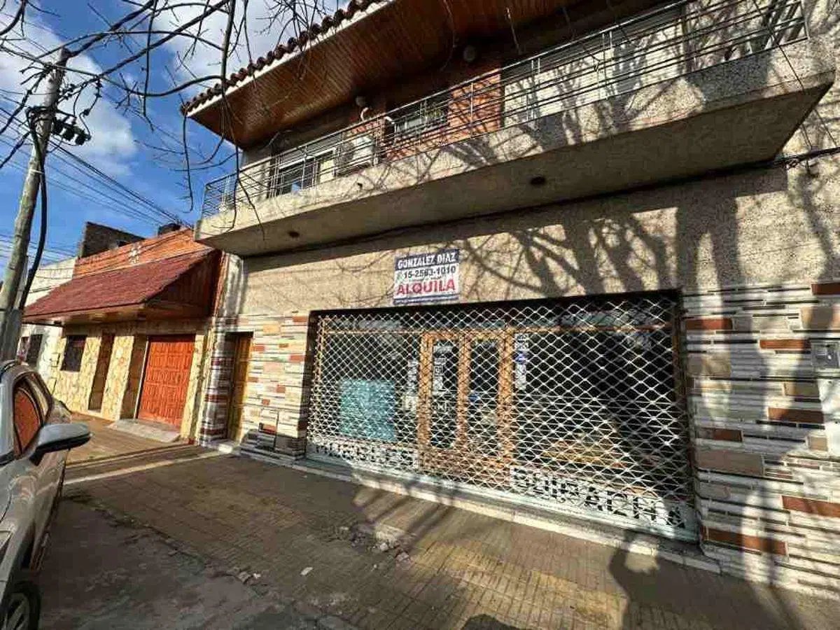 Local , excelente zona en Sarandi 3