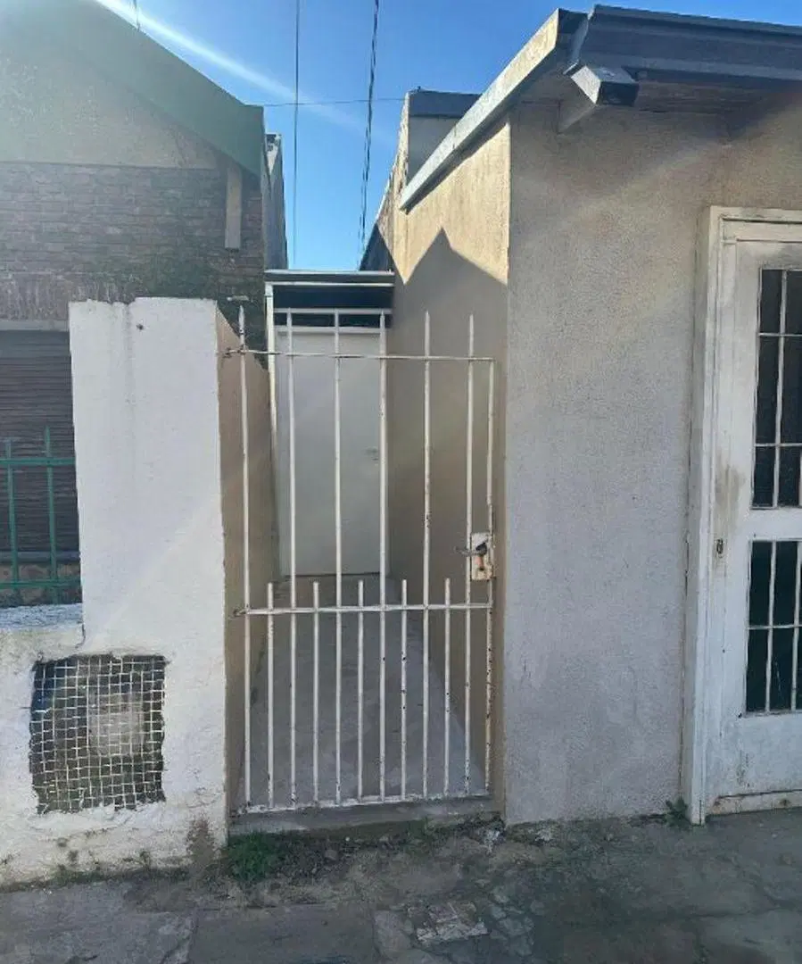Departamento tipo casa 2 ambientes 4