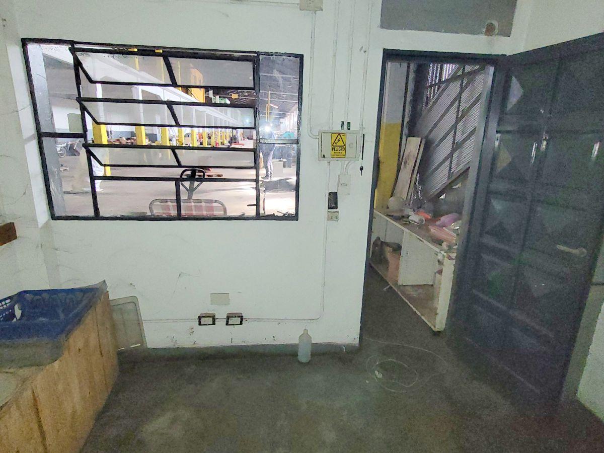 Foto de Galpon en Quilmes dentro de un predio con vigilancia, imagen 5