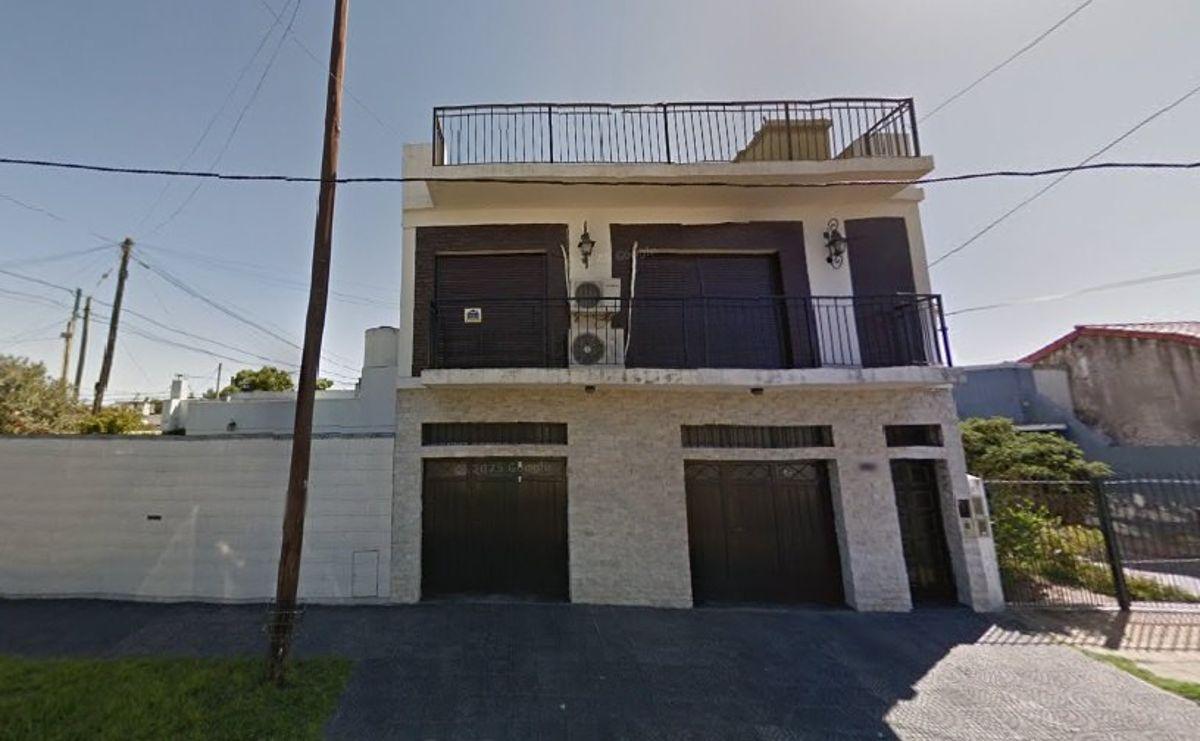 Foto de Casa 4 ambientes con doble cochera en Wilde, imagen 1