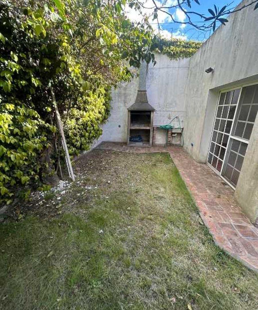 Foto de Casa 4 ambientes con doble cochera en Wilde, imagen 2