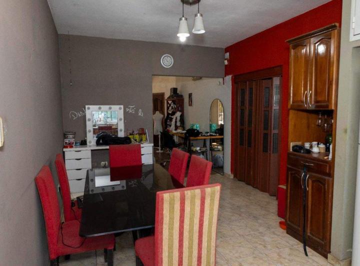 VENTA CASA 5 AMBIENTE PARQUE PILETA QUINCHO MORENO 4