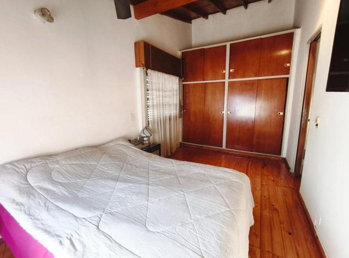 VENTA CASA CON 3 PH EN LOTE PROPIO. FLORESTA 4