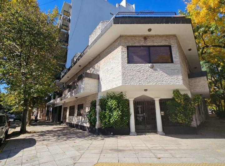 VENTA CASA MULTIFAMILIAR EN PARQUE AVELLANEDA 2