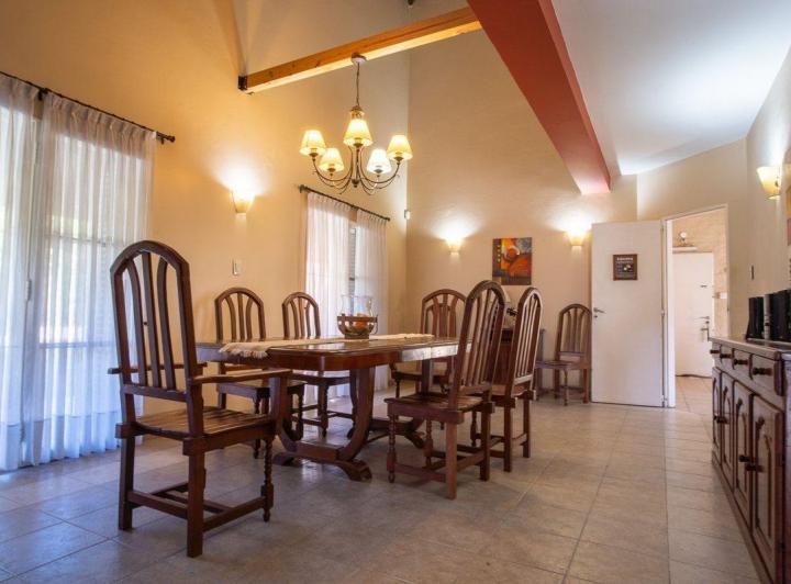 VENTA CASA 6 AMBIENTES PARQUE PISCINA MORENO 1