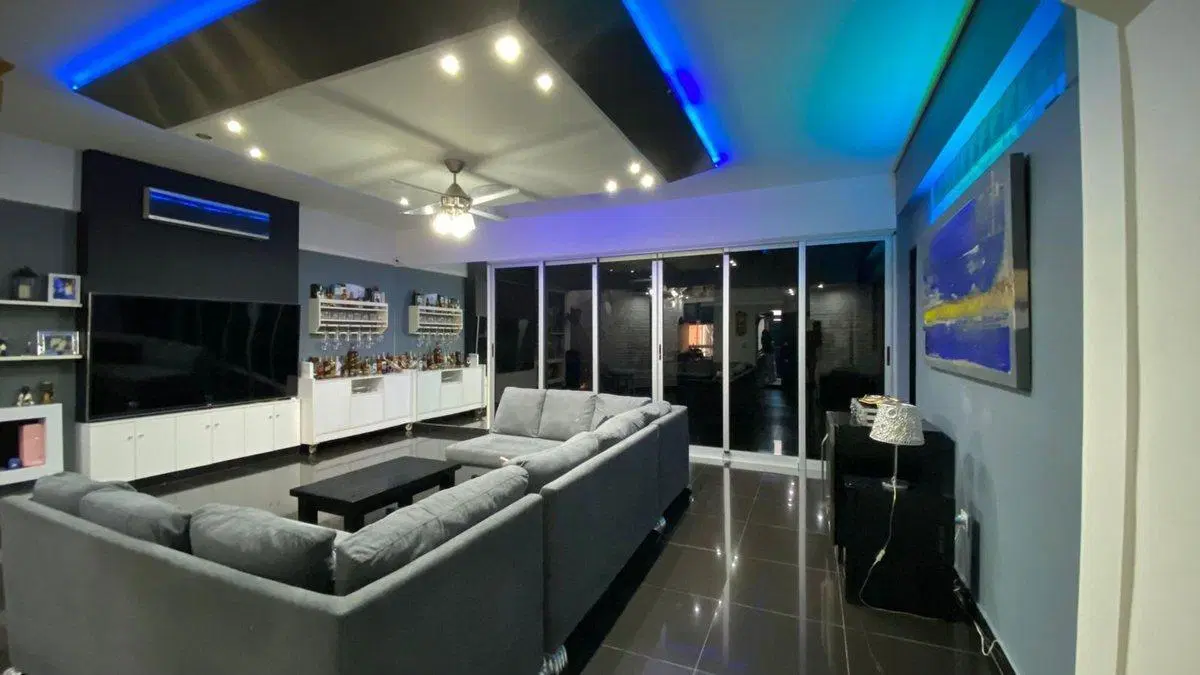Venta Casa 5 Ambientes Villa Luro Cochera Pileta 2