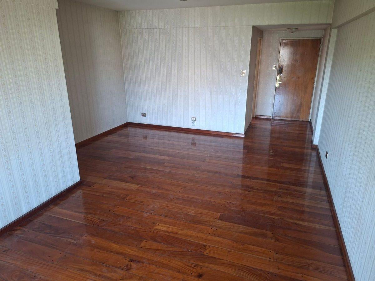 VENTA DEPTO FLORES 4 AMB CON DEPENDENCIA Y COCHERA