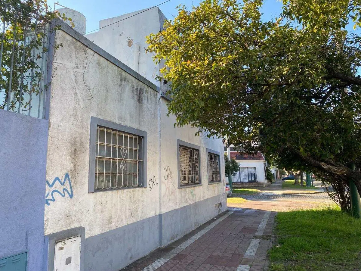 VENTA CASA A RECICLAR LOTE PROPIO BANFIELD 5