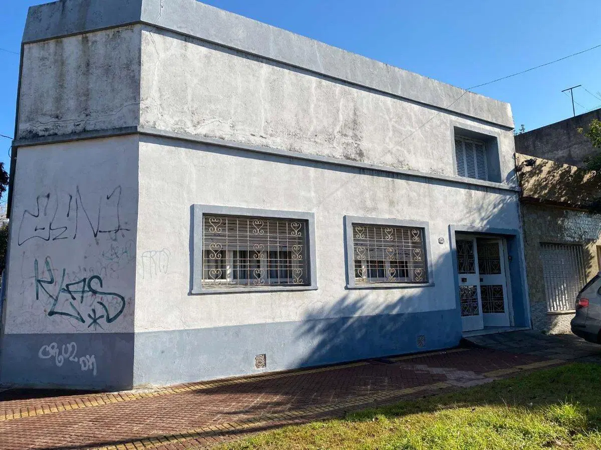VENTA CASA A RECICLAR LOTE PROPIO BANFIELD 4
