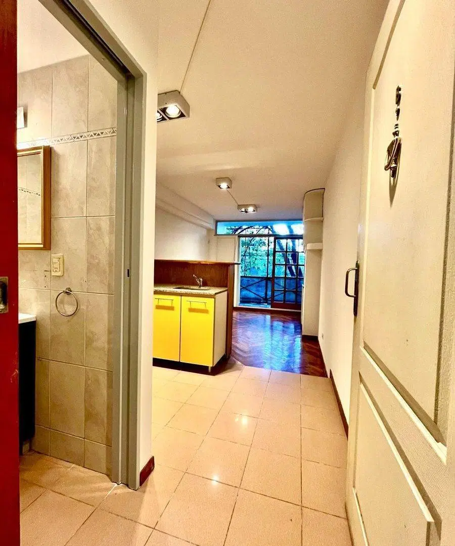VENTA MONOAMBIENTE BALCON AL FRENTE FLORES 2