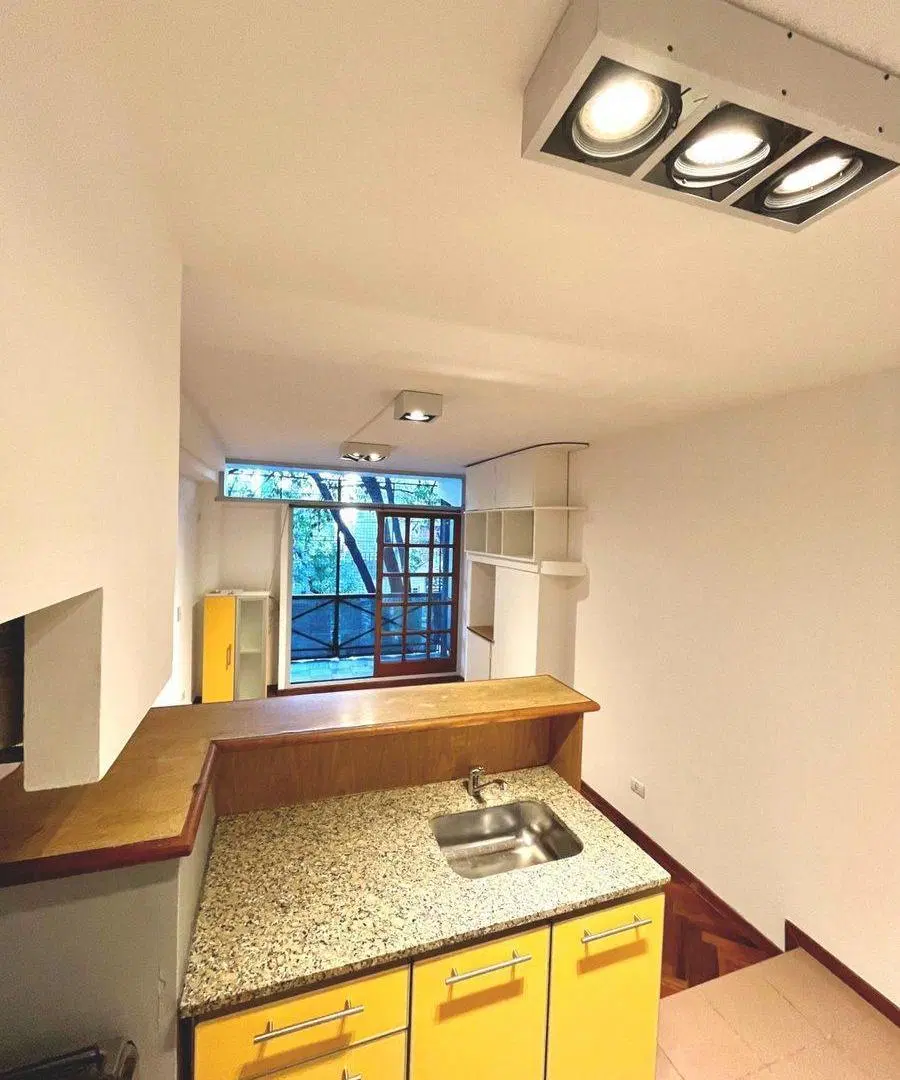 VENTA MONOAMBIENTE BALCON AL FRENTE FLORES 5