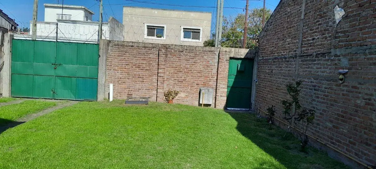 VENTA CASA MULTIFAMILIAR BANFIELD 4