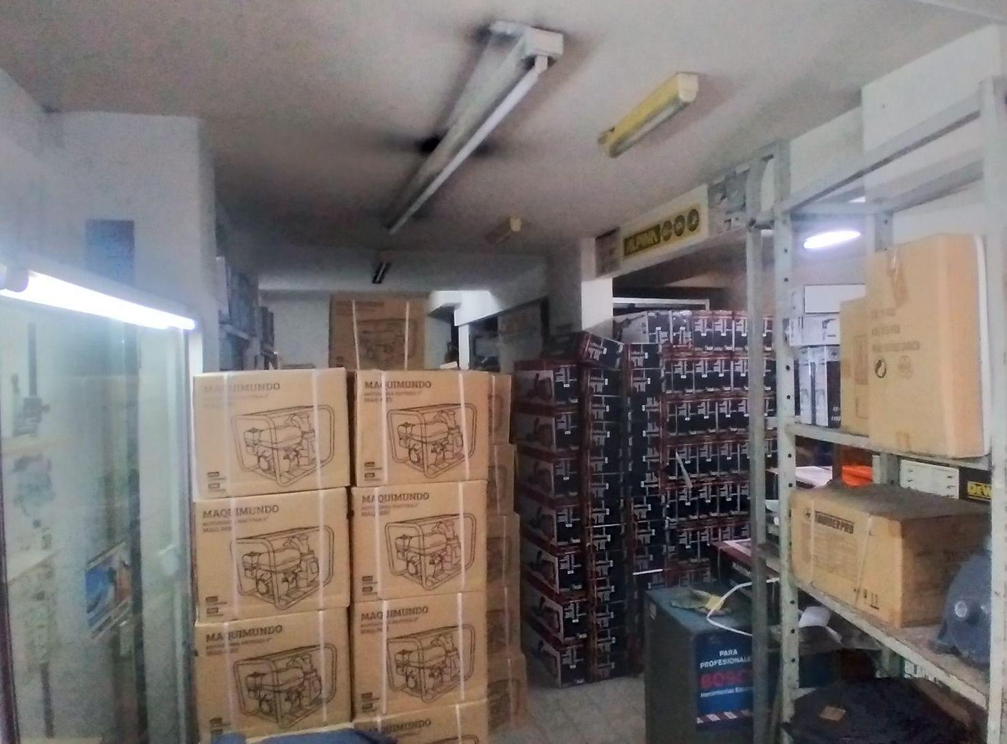 VENTA LOCAL COMERCIAL SOBRE AV. WARNES