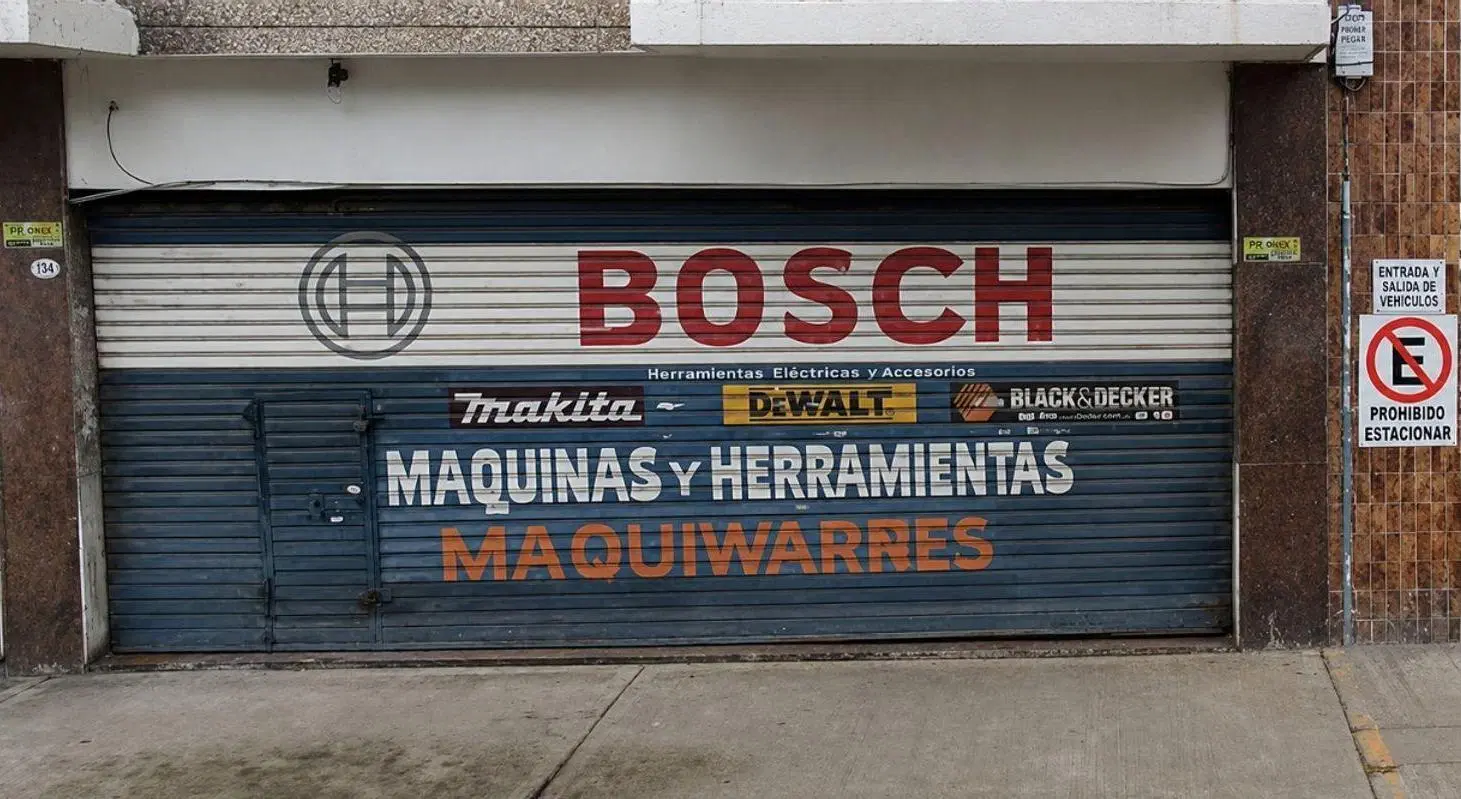 VENTA LOCAL COMERCIAL SOBRE AV. WARNES 3