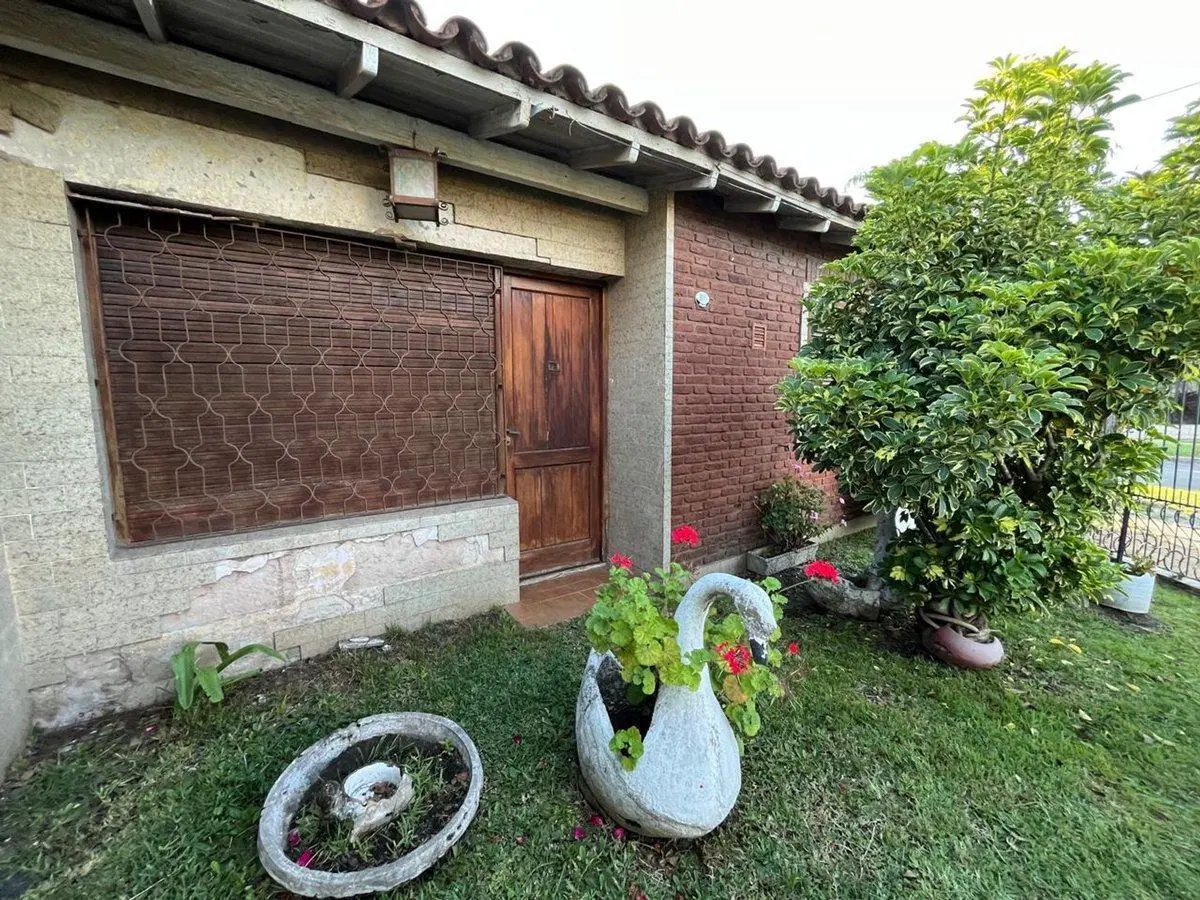 VENTA CASA 5 AMBIENTES A REFACCIONAR MORON 2