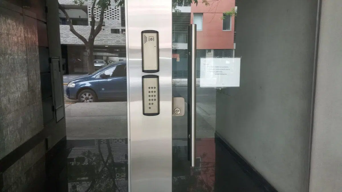 VENTA MONOAMBIENTE AL FRENTE/BALCON  PARQUE CHAS 5