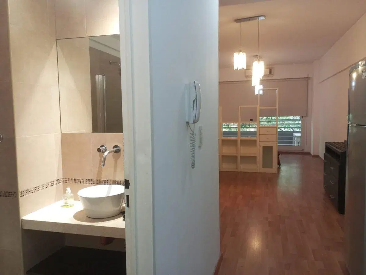 VENTA MONOAMBIENTE AL FRENTE/BALCON  PARQUE CHAS 4