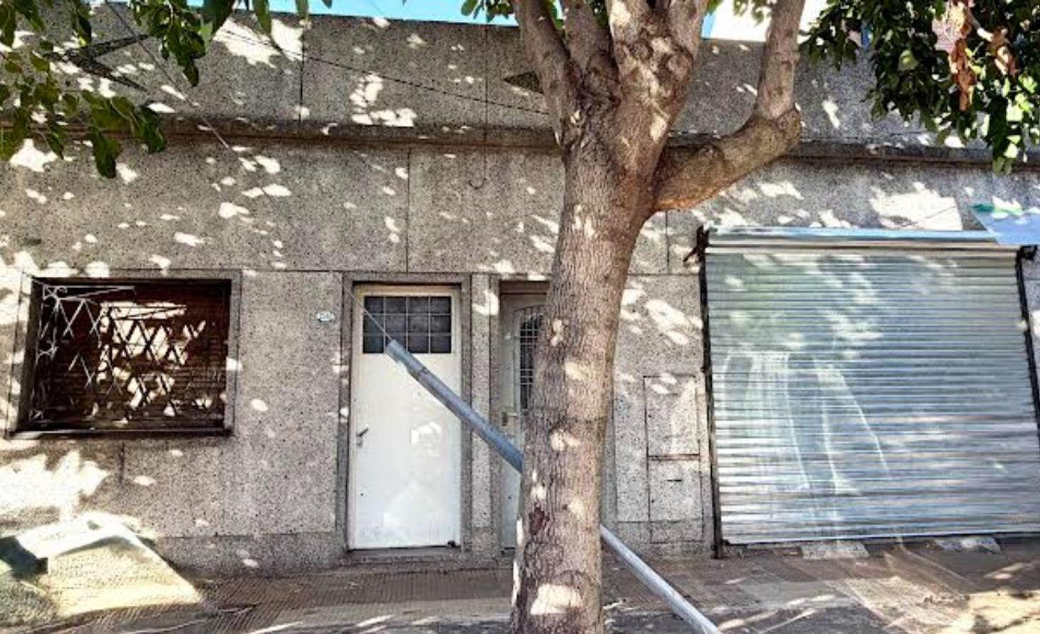 Venta casa 2 familias a refaccionar San Justo
