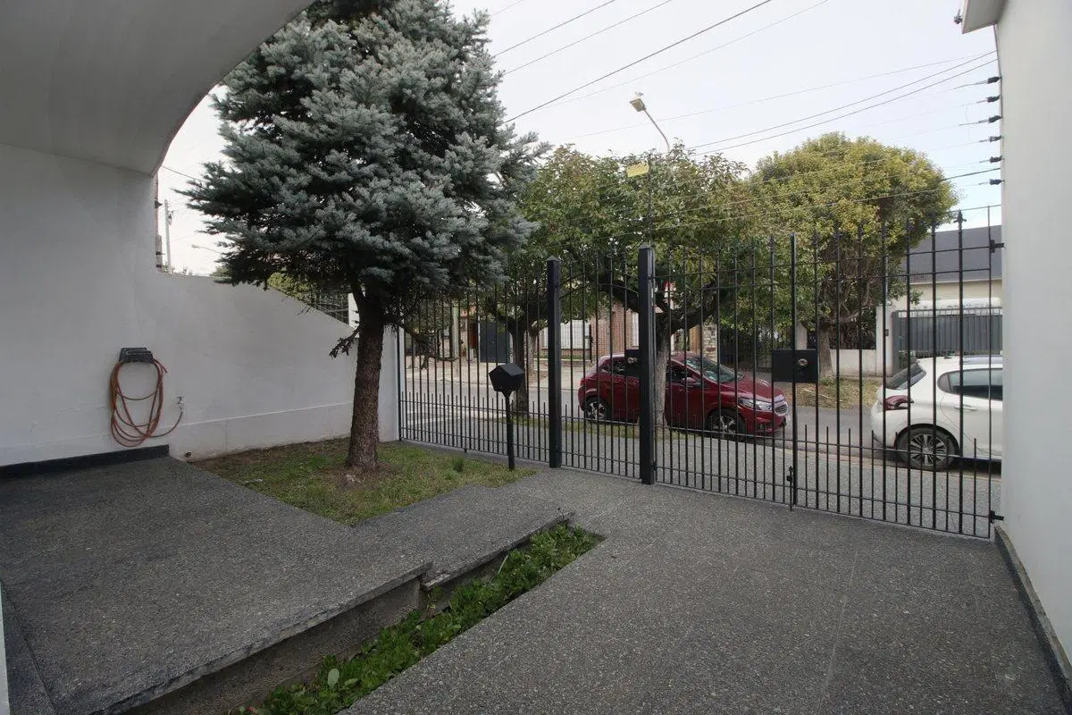 VENTA CASA 4 AMBIENTES LOTE PROPIO RAMOS MEJIA 2