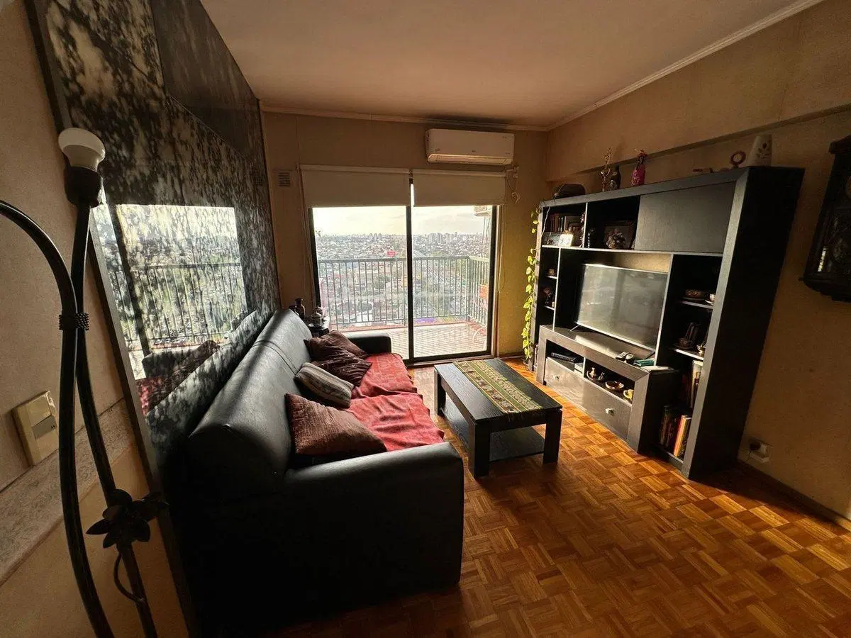 Venta - Departamento de 3 ambientes con balcòn 2