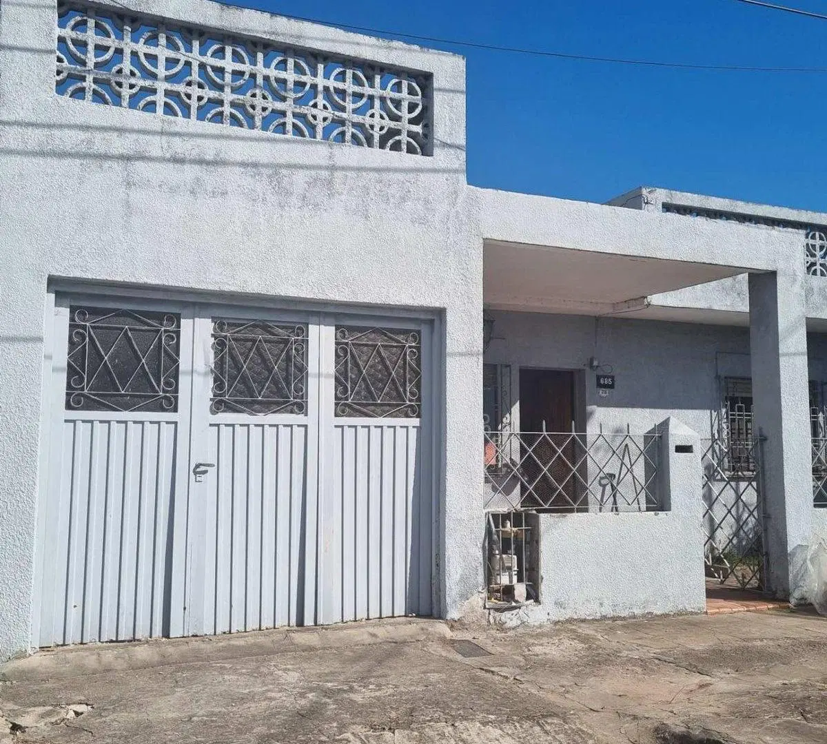 VENTA CASA A REFACCION CERCA ESTACION DE F VARELA 2