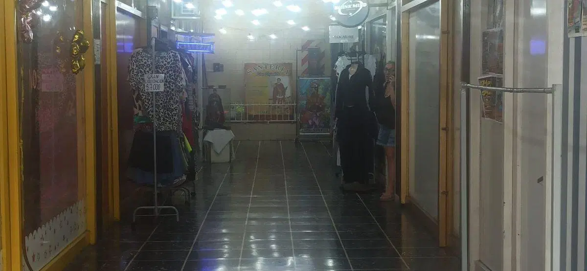 Venta local en galeria hurlingham 5