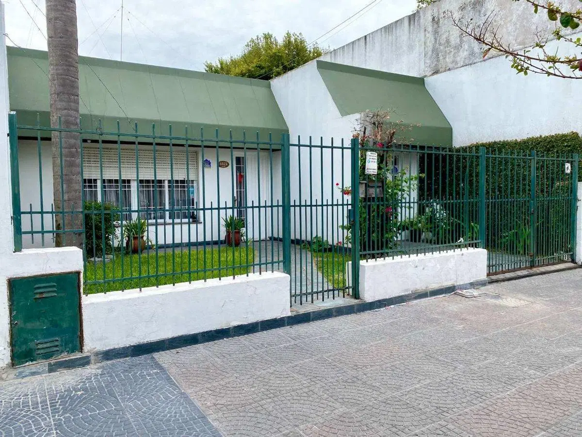 VENTA CASA 4 AMBIENTES COCHERA TERRAZA LUGANO 2