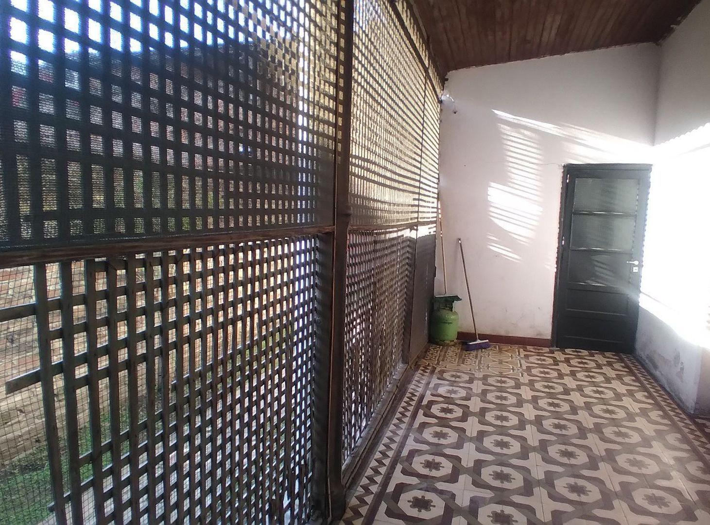 Lote con Casa 3 Amb Local al Frente Gran Potencial