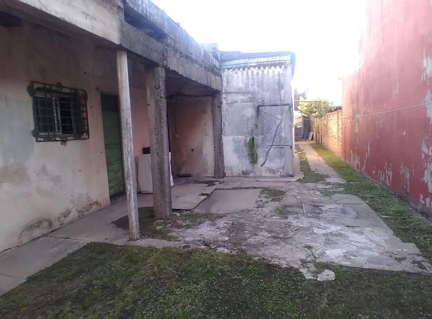 Lote con Casa 3 Amb Local al Frente Gran Potencial