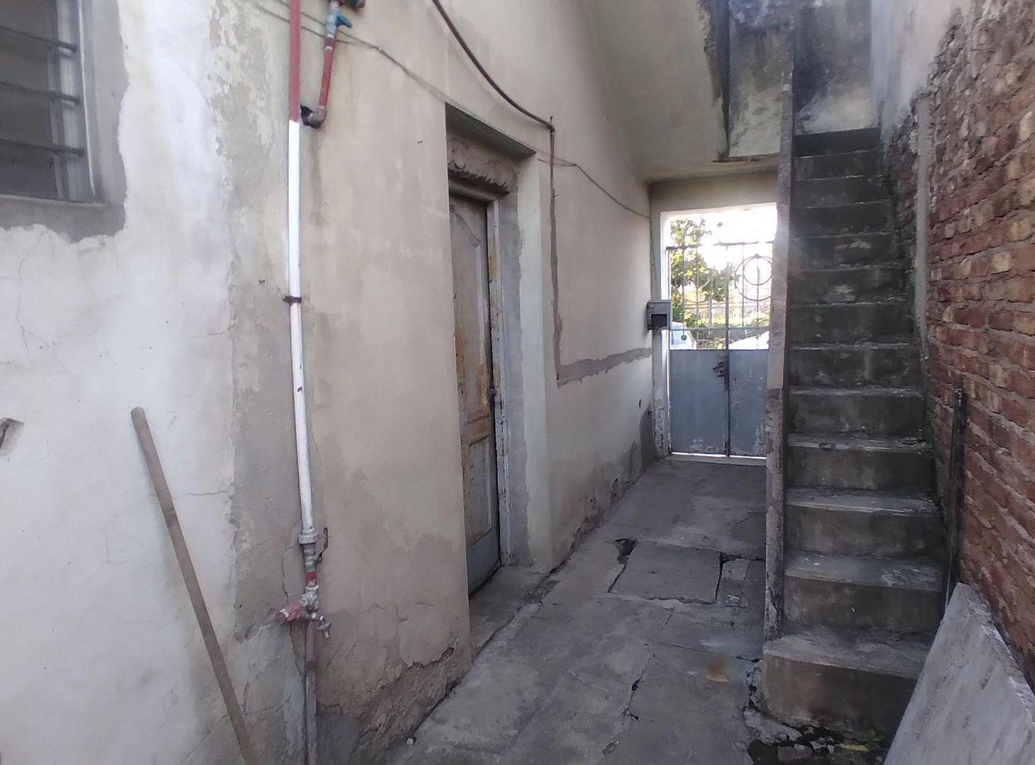 Lote con Casa 3 Amb Local al Frente Gran Potencial