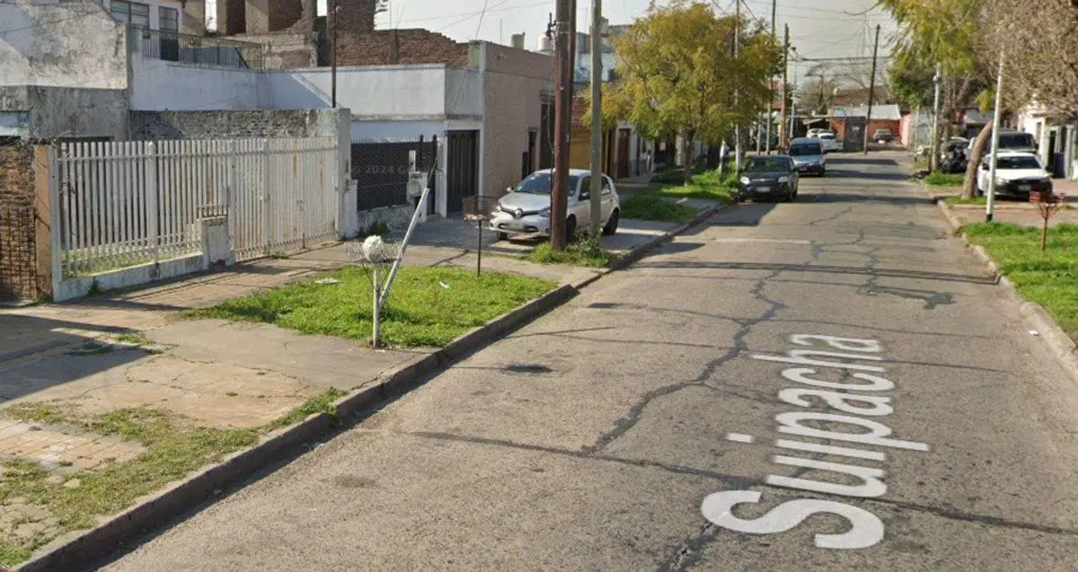 CASA A REFACCIONAR BUENA UBICACION 3