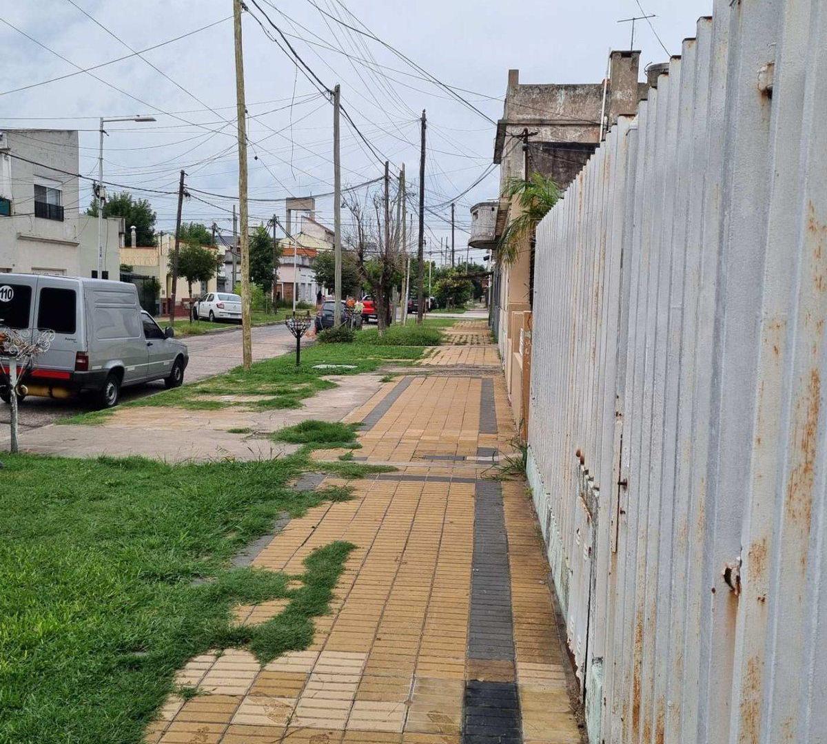 CASA A REFACCIONAR BUENA UBICACION